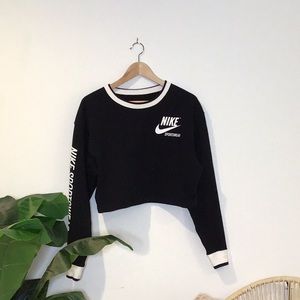 Black Nike Sportswear Crewneck Sweatshirt!